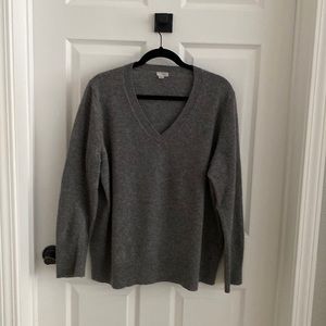 100% Cashmere V-Neck sweater